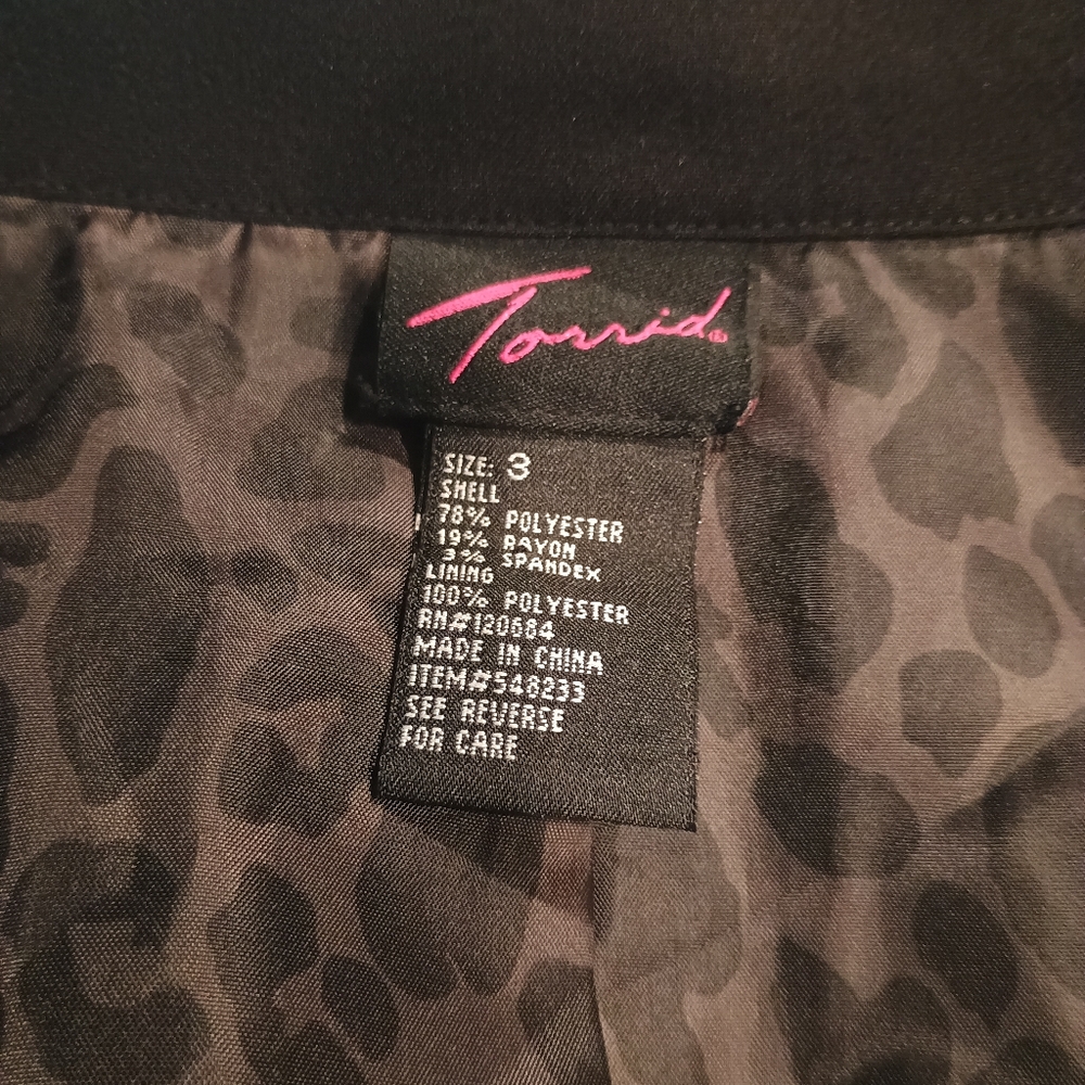 Torrid Black Casual Business Blazer with Cheetah Satin Lining Size 3 Plus - Picture 7 of 9